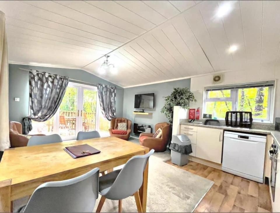 Woodland View -Hot Tub-Tenby-Carmarthen-St Clears Extérieur photo