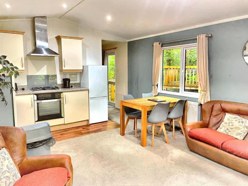 Woodland View -Hot Tub-Tenby-Carmarthen-St Clears Extérieur photo